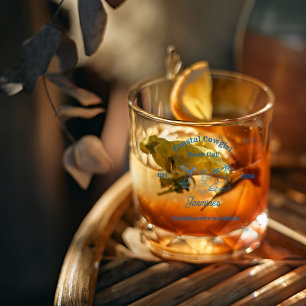 沿岸女性のカーボーイブルー海バチェロレッテ週末 ウイスキーグラス