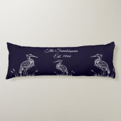 沿岸白パーソナライズされた鷺の鳥ネイビーブルー ボディピロー (正面)