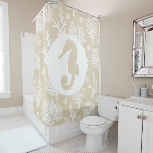 沿岸白海の珊瑚及び暗灰色のタツノオトシゴ シャワーカーテン (インサイチュ)