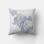 沿岸装飾の青の魚 クッション (裏面)