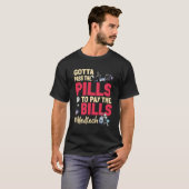 法案を支払うために薬を渡す Tシャツ (正面フル)