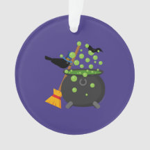 泡立つ大釜を覗く可愛い魔女のカラス