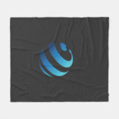 波が乗った黒と青のロゴ フリースブランケット (正面(横))