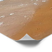 波が打ち寄せる海岸線での海 ポスター (角)