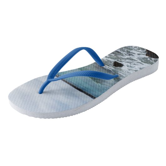 波が海に ビーチサンダル (アングル)