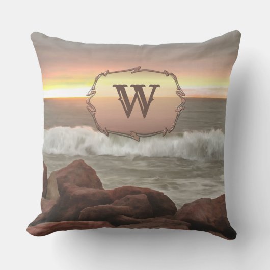 波と大きい石0893 クッション (正面)