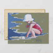 波と帽子のビーチの小さな女の子 ポストカード (正面/裏面)