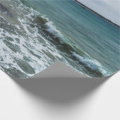 波と魚釣り船が海に乗り ラッピングペーパー (角)