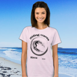 波に乗って…白黒サーファーデザイン Tシャツ