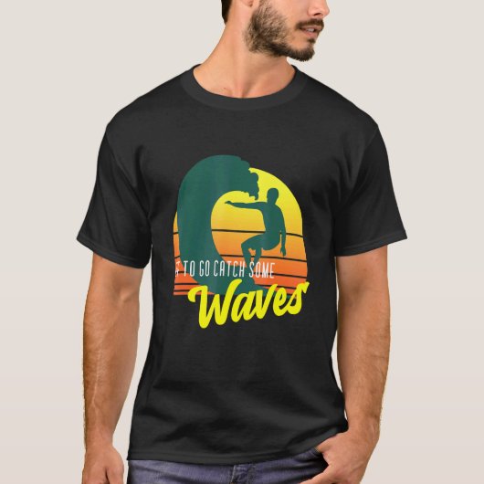波に乗りに行こう ビーチ サーフィン 日没 Tシャツ (正面)