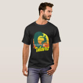 波に乗りに行こう ビーチ サーフィン 日没 Tシャツ (正面フル)
