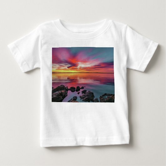 "波に乗る:海Vibesティー" ベビーTシャツ (正面)