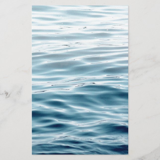 波のある青い水 (正面)