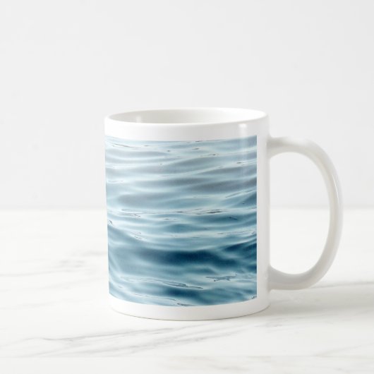 波のある青い水 コーヒーマグカップ (右)