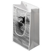 波のグレースケールに乗る スモールペーパーバッグ (正面アングル)