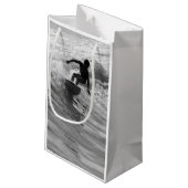 波のグレースケールに乗る スモールペーパーバッグ (裏面アングル)