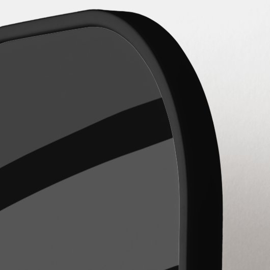 波のミニマルストライプと名前の濃淡の黒とグレー ピックルボールラケット (左詳細)