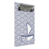 波の上にボートのミニクリップボード ミニクリップボード (アングル)