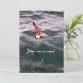 波の上を飛ぶアヒル　ビーチウェディング 招待状 (スタンド正面)