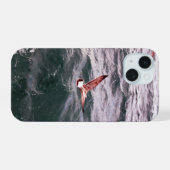 波の上を飛ぶカモメ iPhone 15ケース (裏面横)