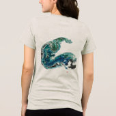 波の中のドラゴン – 抽象的な海洋エネルギー トライブレンドＴシャツ (裏面)