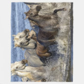 波の中の野生馬 フリースブランケット (正面)