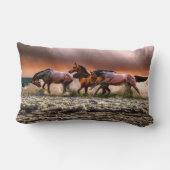 波の美しい連続した馬 ランバークッション (裏面)