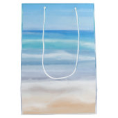波よくはしゃぐが晴れた日のビーチ ミディアムペーパーバッグ (裏面)