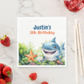 波を幸せにするサメを海の下に誕生日 スタンダードランチョンナプキン (インサイチュ)