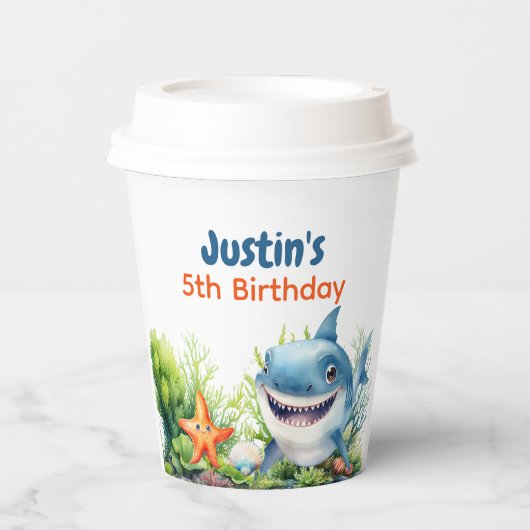 波を幸せにするサメを海の下に誕生日 紙コップ (正面)