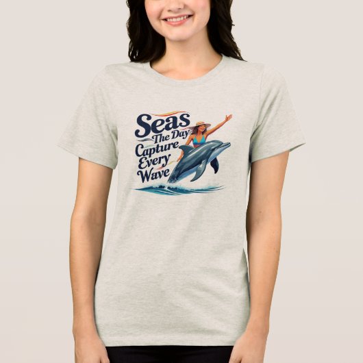 波を掴め – 勇敢なイルカのデザイン トライブレンドTシャツ (正面)