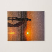 波を見ているサーファー ジグソーパズル (横)