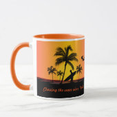 波を追跡するパーソナライズなサーファーのサーフィン マグカップ (左)