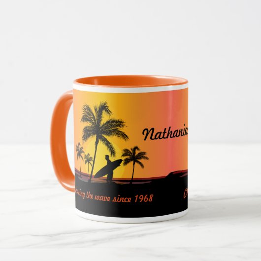 波を追跡するパーソナライズなサーファーのサーフィン マグカップ (正面左)