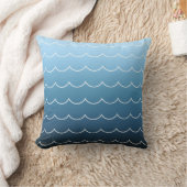 波パターモダンンのライトブルーからネイビーへのグラデーション クッション (ブランケット)