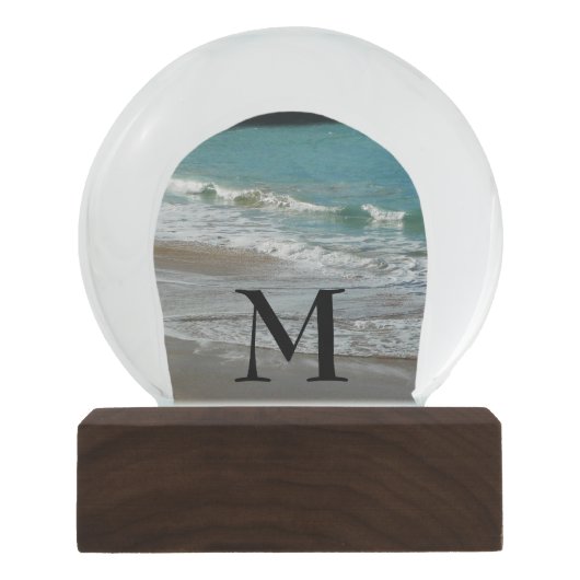 波ラッピング上のビーチターコイズブルー海 スノーグローブ (正面)