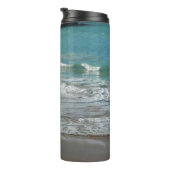 波ラッピング上のビーチターコイズブルー海 タンブラー (回転右)