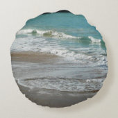 波ラッピング上のビーチターコイズブルー海 ラウンドクッション (裏面)