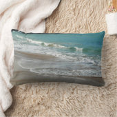 波ラッピング上のビーチターコイズブルー海 ランバークッション (ブランケット)