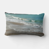 波ラッピング上のビーチターコイズブルー海 ランバークッション (裏面)