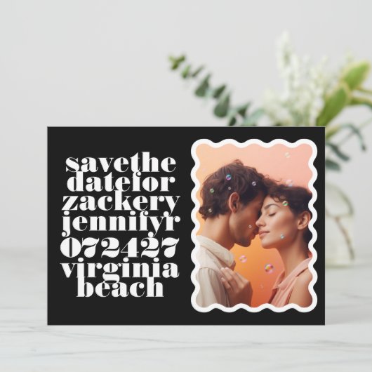 波形のはっきりした白黒QRコード写真 セーブザデート (スタンド正面)