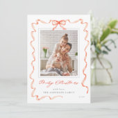 波形の赤いリボン弓フレーム2写真クリスマス シーズンカード (スタンド正面)