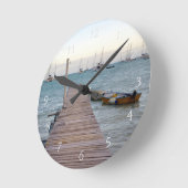 波止場とロブスターポット ラウンド壁時計 (傾斜)