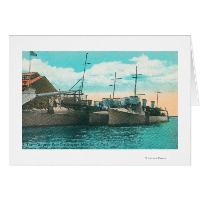 波止場の3つの魚雷ボート駆逐艦のビュー (正面横)