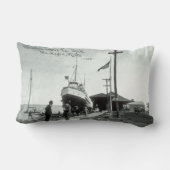 波止場Muskegonミシガン州の五大湖の汽船 ランバークッション (裏面)