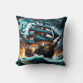 波浪を通る暗い海賊の船 クッション (正面)
