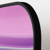 波状のピンクとラベンダー色の型枠 ピックルボールラケット (左詳細)