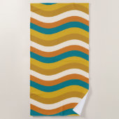 波状のポップ・アートのレトロパターストライプンティール(緑がかった色)オークレマスタード ビーチタオル (正面)
