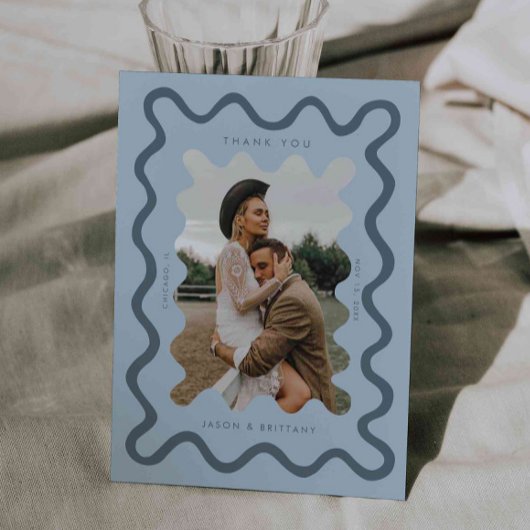 波状の手で描いた線の青結婚の写真 サンキューカード