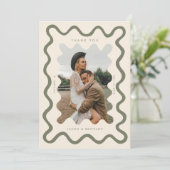 波状の手で描いた線オリーブグリーン結婚の写真 サンキューカード (スタンド正面)